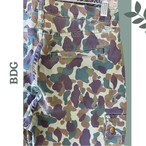 BDG Camouflage Carpenter Pant
Purple Green Ankle Zipper Detail Size 28 - Picture 8 of 9